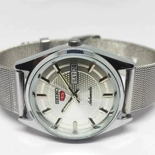 Load image into Gallery viewer, Vintage Seiko 5 Automtic REF-6309A Gentlemans Wristwatch