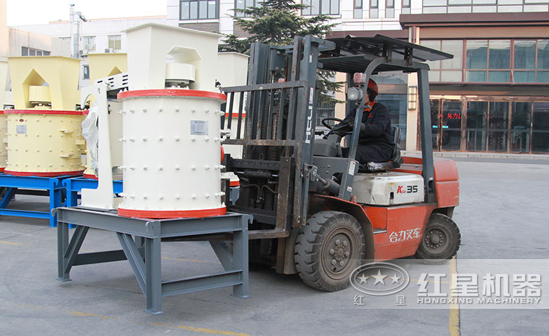 小型复合式破碎机装车 小型复合式破碎机装车