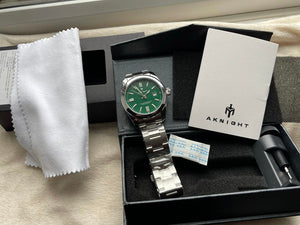 AKNIGHT Gentleman's Wristwatch with Quartz Movement and Green Dial