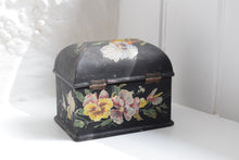 Load image into Gallery viewer, Black Lacquer Jewellery Casket