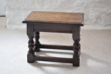 Load image into Gallery viewer, small antique oak side table