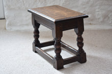 Load image into Gallery viewer, small antique oak side table