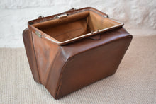 Load image into Gallery viewer, Edwardian Leather Travel Case