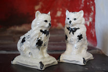 Load image into Gallery viewer, pair of ceramic cats