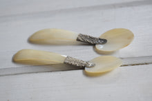 Load image into Gallery viewer, Vintage Mother Of Pearl Caviar Spoons
