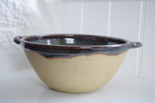 Load image into Gallery viewer, Pottery twin handled bowl