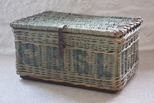 Load image into Gallery viewer, Wicker Lidded Laundry Basket