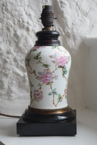 Vintage Oriental Chinese White Ceramic Table Lamp