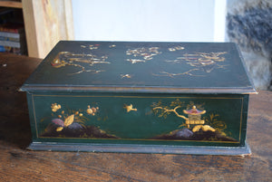 18th Century Chinoiserie Lacquered Lace Box