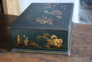 18th Century Chinoiserie Lacquered Lace Box